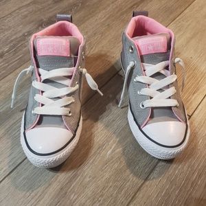 Girls Converse sneakers sz. 1